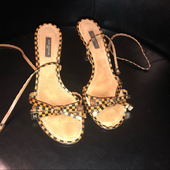 Louis Vuitton - Picture 2 of 6